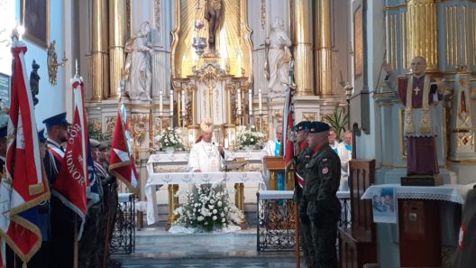 1-Modlitwa za ojczyznę i odsłonięcie tablicy pamiątkowej poświęconej pamięci 24. Pułku Ułanów
